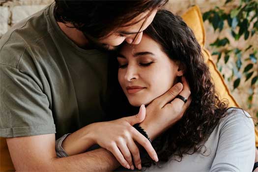 Eşinizle Duygusal Bağınızı Nasıl Güçlendirebilirsiniz?