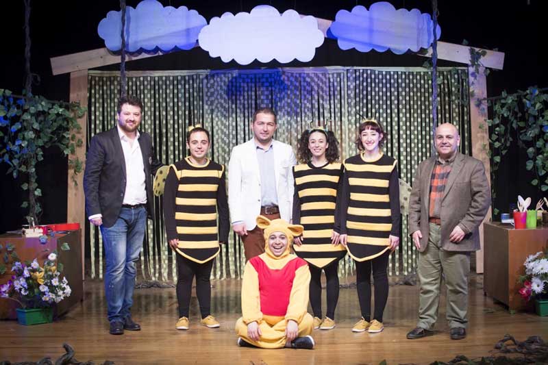 Bal Arıları ve Hınzır Ayı Moi sahnede 