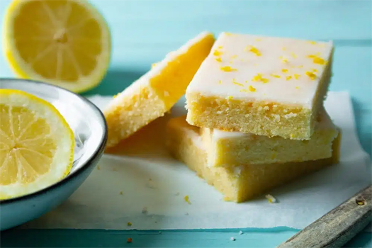 Çay Saatlerinin Yeni Gözdesi: Limonlu Teksas Usulü Kek Çay Saatlerinin Yeni Gözdesi: Limonlu Teksas Usulü Kek