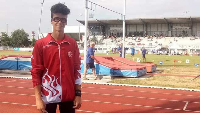 Lise Öğrencisi Ersu Şaşma Sırıkla Atlamada Dünya Şampiyonu Oldu
