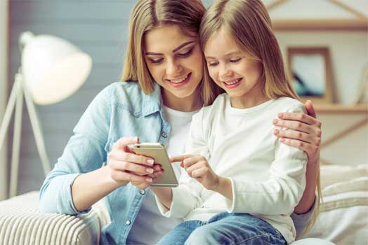 Çocuğunuzun Telefonunu Kontrol Etmek Yetmez: Ekranın Ardındaki 5 Dijital Tehlike