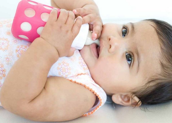 1 Yaşına Kadar Bebek Nasıl Beslenmeli