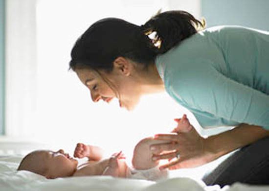 Bebeğinizin Duyusal İhtiyacını Nasıl Karşılayabilirsiniz