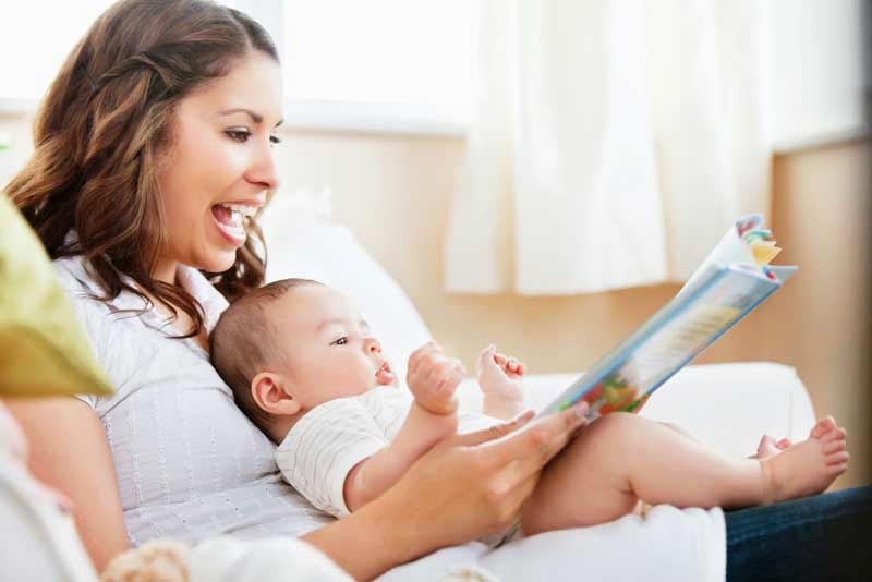 Çocuğa okuma alışkanlığı bebeklik döneminden başlanmalı