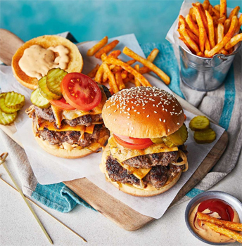 Ev Yapımı Smash Burger Tarifi: Dışı Çıtır, İçi Sulu Lezzet! Ev Yapımı Smash Burger Tarifi: Dışı Çıtır, İçi Sulu Lezzet!
