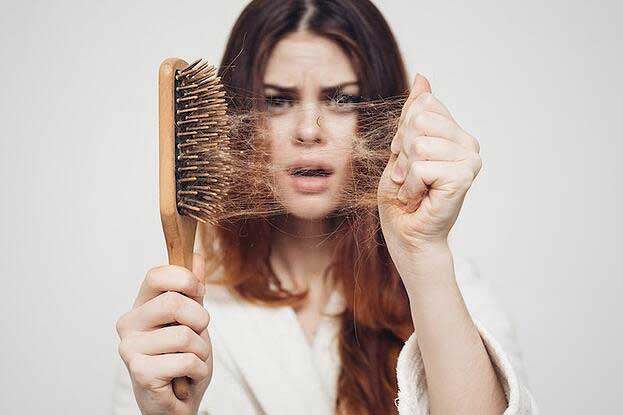 Saç Dökülmesini Önlemek İçin Ne Yapmalı
