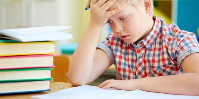 Okul Başarısızlığı Çocuğun Gelişimini Engelleyebilir Okul Başarısızlığı Çocuğun Gelişimini Engelleyebilir