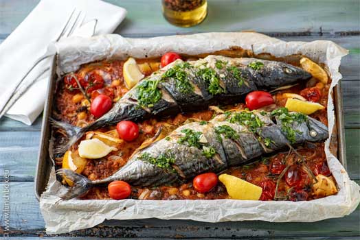 Fırında Patatesli ve Soslu Palamut Tarifi: Palamutun En Lezzetli Hali Fırında Patatesli ve Soslu Palamut Tarifi: Palamutun En Lezzetli Hali