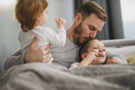 Baba Her Hareketiyle Oğluna Erkek Olmayı Öğretir 