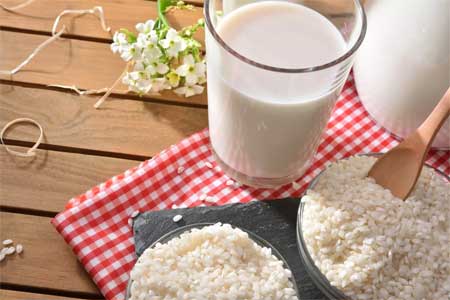 Bebekler İçin Biberon Yemeği Pirinç Maması Nasıl Yapılır