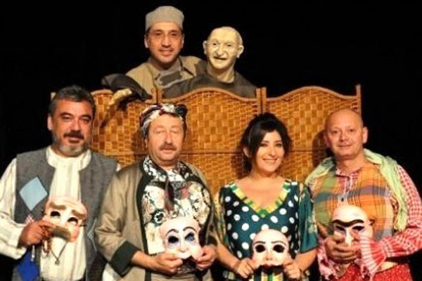 Istanbul Halk Tiyatrosundan Moliere Yorumu Bezirgan