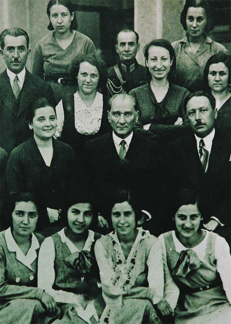 Bu Sergi Kaçmaz Atatürk ve Gençlik Fotoğrafları