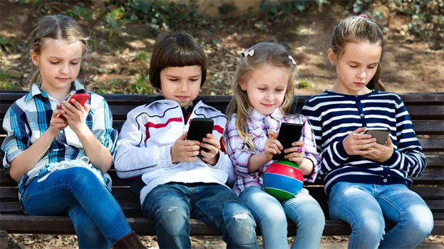 Çocuğunuzun Akıllı Telefon Bağımlılığını Azaltmanın 14 Yaratıcı Yolu