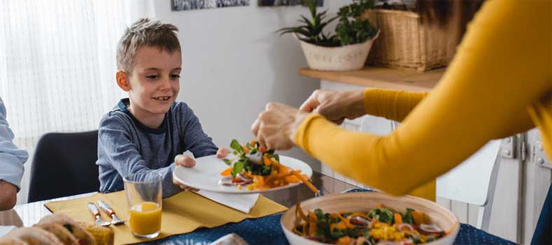 Çocuğunuza Sofra Adabını Nasıl Öğretebilirsiniz?