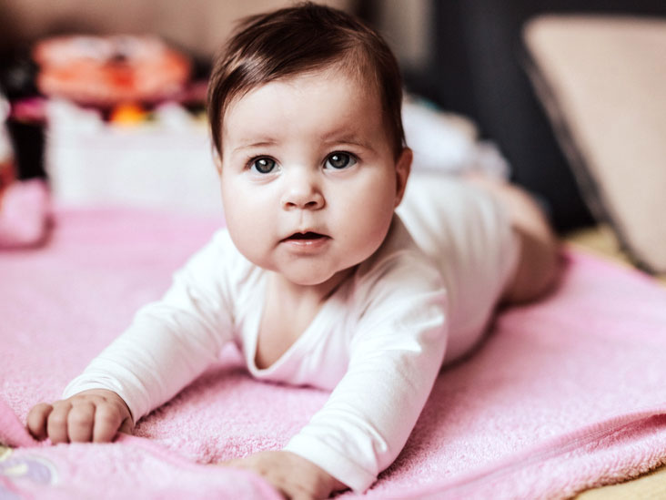İri Gözlü Bebeklerde Göz Tansiyonu Riski Yüksek