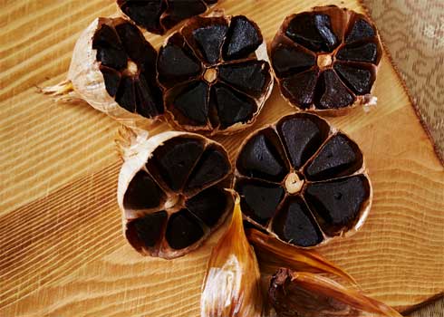 Evde Kolayca Yapabileceğiniz Siyah Sarımsak Tarifi