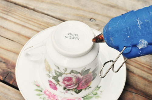Vintage Çay Fincanlarıyla Takı Standı