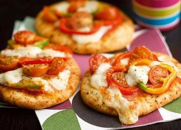 15 Dakikada Ev Usulü Mini Pizzalar 