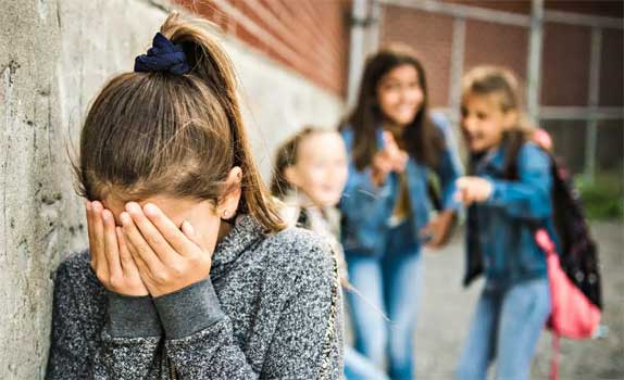 Çocuğunuza Bunu Öğretin: Arkadaşının Kıyafetiyle, Görünüşüyle Dalga Geçmek Şaka Değil Çocuğunuza Bunu Öğretin: Arkadaşının Kıyafetiyle, Görünüşüyle Dalga Geçmek Şaka Değil