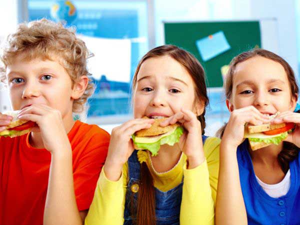 Okul Çağı Çocuklarının En Sık Yaptığı Beslenme Yanlışları 