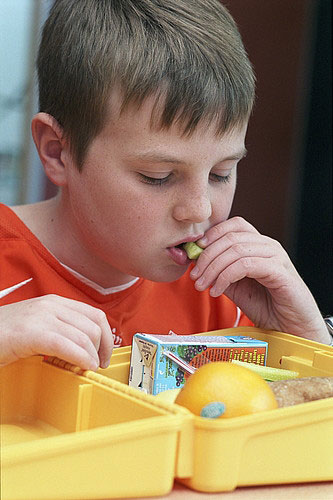 Sağlıklı Dişler İçin Çocuklar Nasıl Beslenmeli