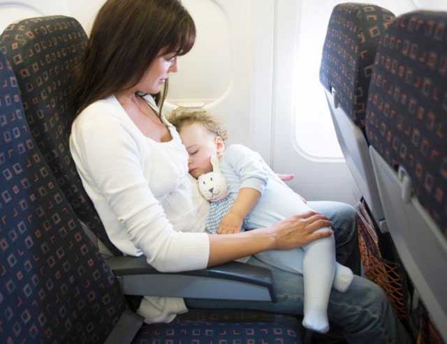 Küçük Çocukla Uçakla Yolculuk Yapıldığında 