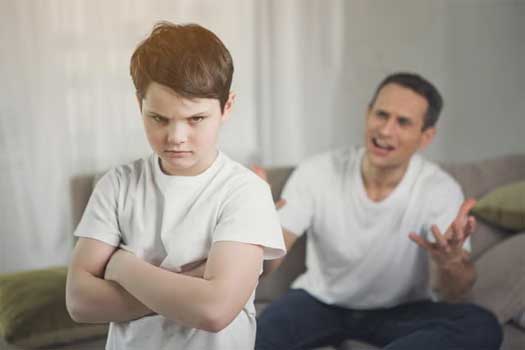 Aile İçinde Sevgisiz Büyüyen Çocuk, Şiddete Yöneliyor Aile İçinde Sevgisiz Büyüyen Çocuk, Şiddete Yöneliyor