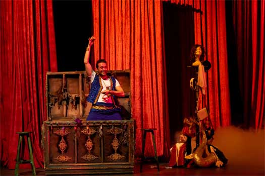 Tiyatronun Büyüsü: