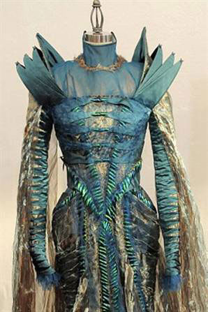 Charlize Theronun Böcekli Elbisesi