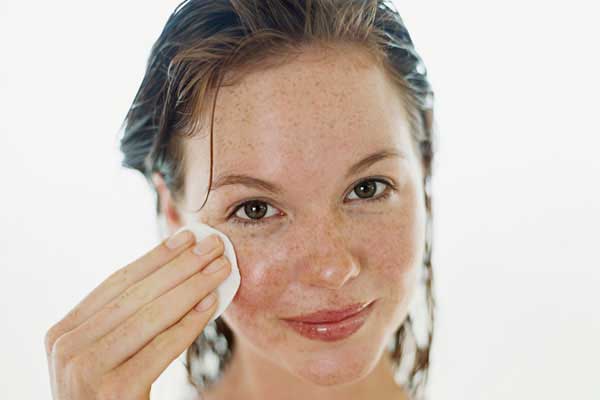 Cilde Bulaşan Saç Boyasını Çıkarmanın 4 Basit Yöntemi