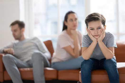 Aile İçinde Sevgisiz Büyüyen Çocuk, Şiddete Yöneliyor