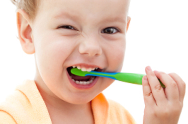 Bebeğinizin İlk Dişlerine Nasıl Bakmalısınız