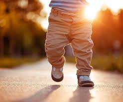 Yürümeyi Öğrenen Bebeklere Uygun Ayakkabı Nasıl Seçilir