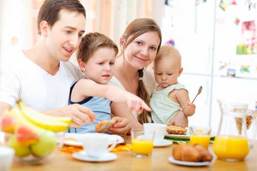 Çocuğunuza Sofra Adabını Nasıl Öğretebilirsiniz? Çocuğunuza Sofra Adabını Nasıl Öğretebilirsiniz?